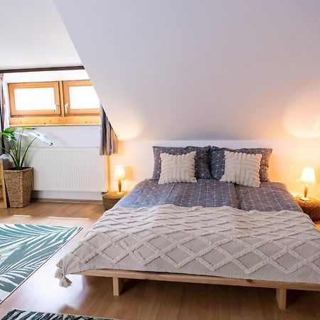 Sziklai Apartman ヴェスプレーム エクステリア 写真
