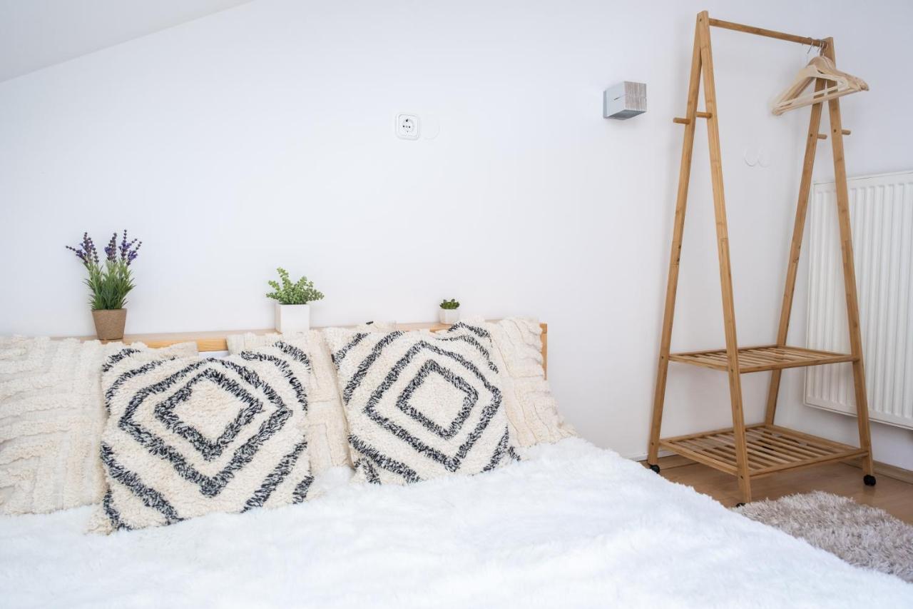 Sziklai Apartman ヴェスプレーム エクステリア 写真