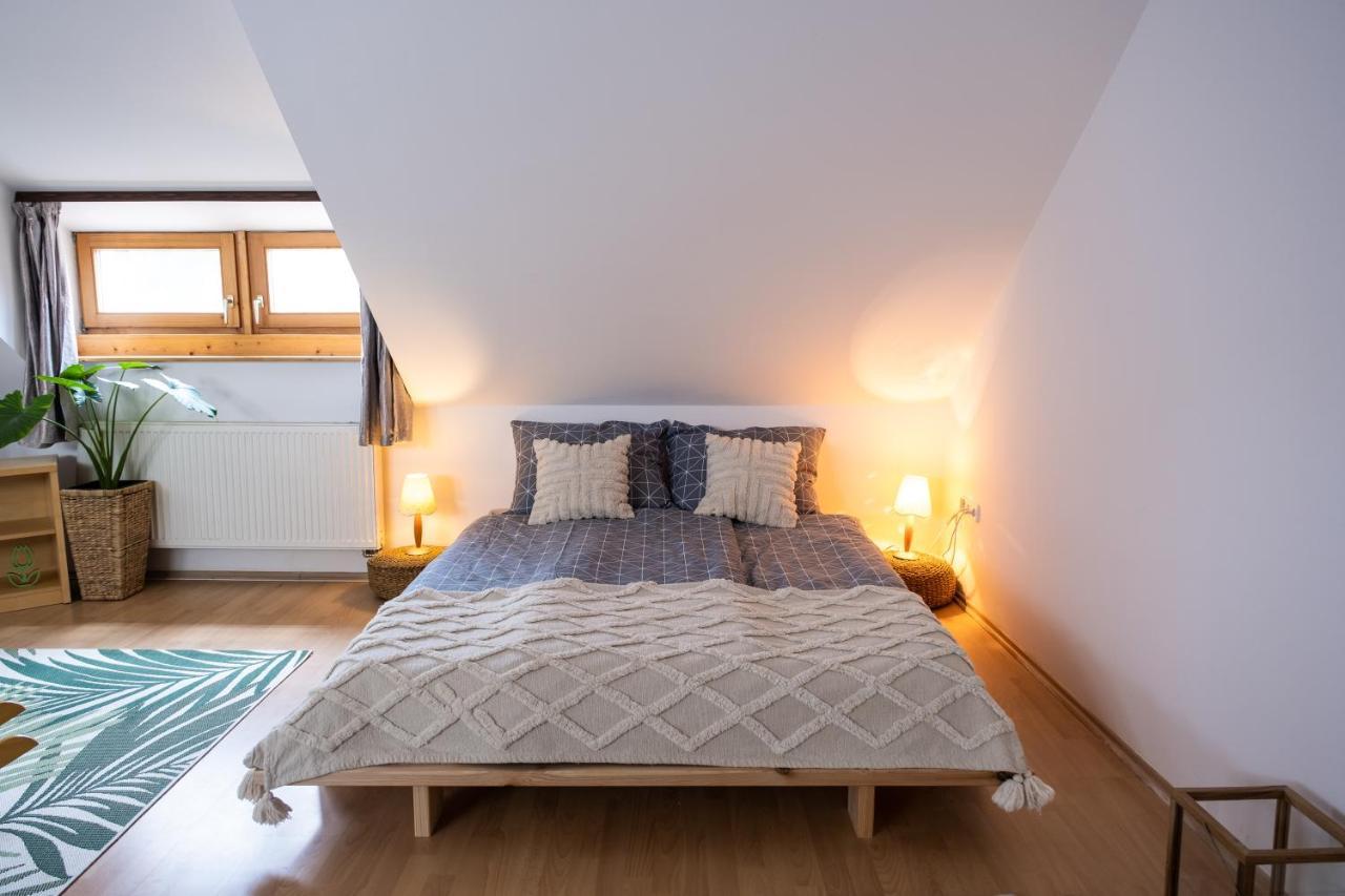 Sziklai Apartman ヴェスプレーム エクステリア 写真