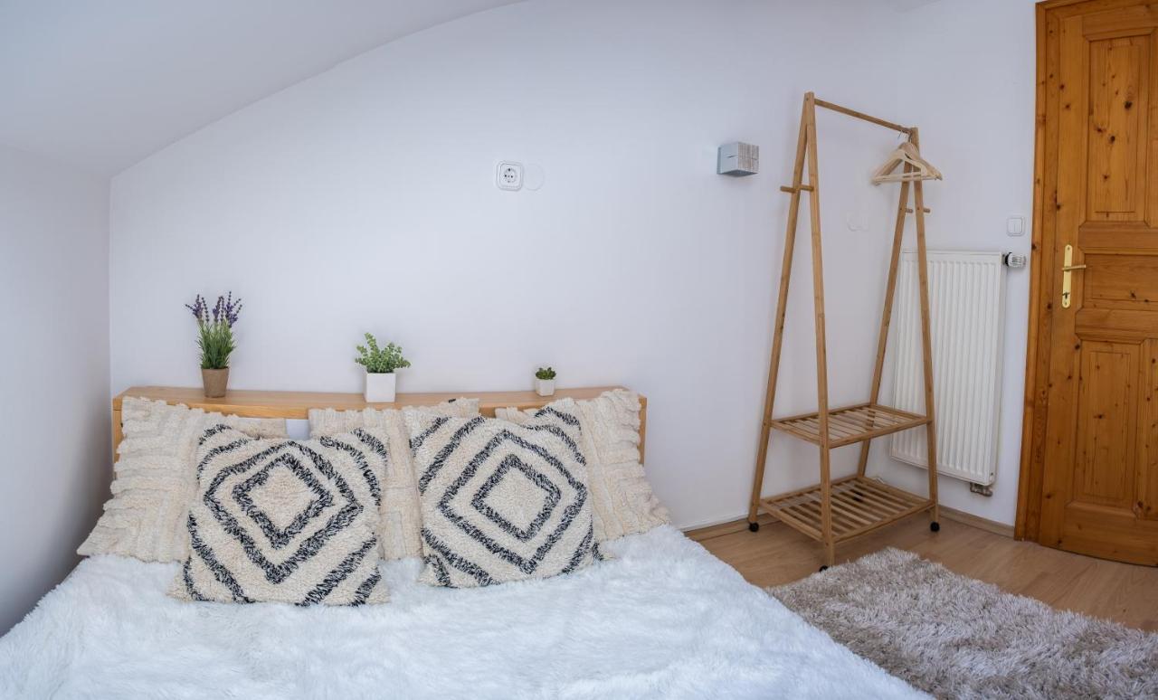 Sziklai Apartman ヴェスプレーム エクステリア 写真