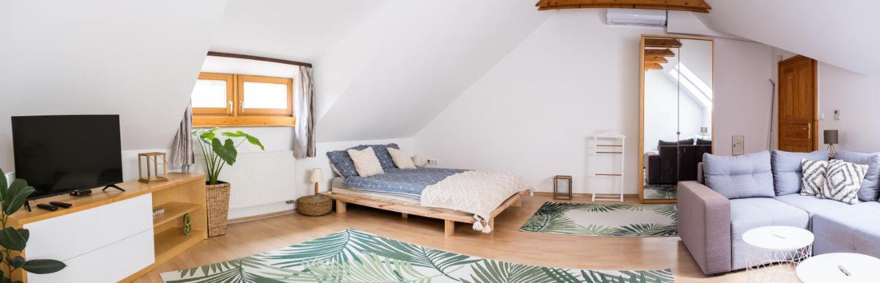 Sziklai Apartman ヴェスプレーム エクステリア 写真