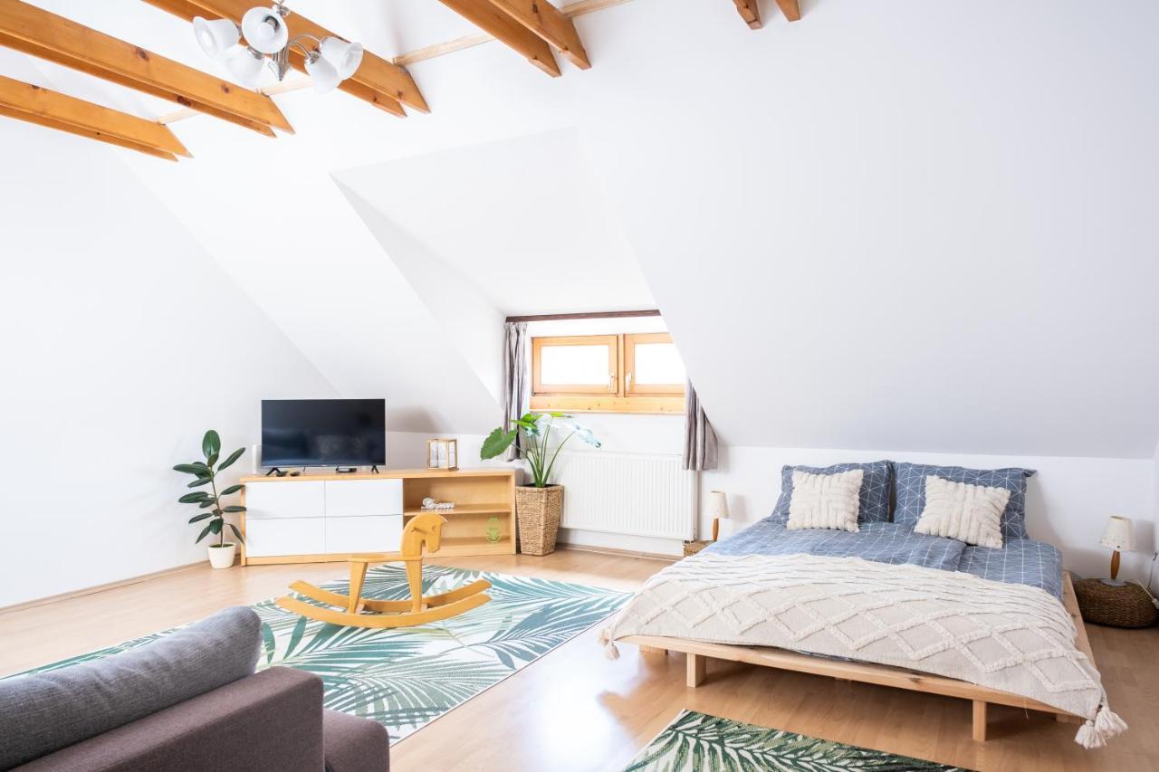 Sziklai Apartman ヴェスプレーム エクステリア 写真