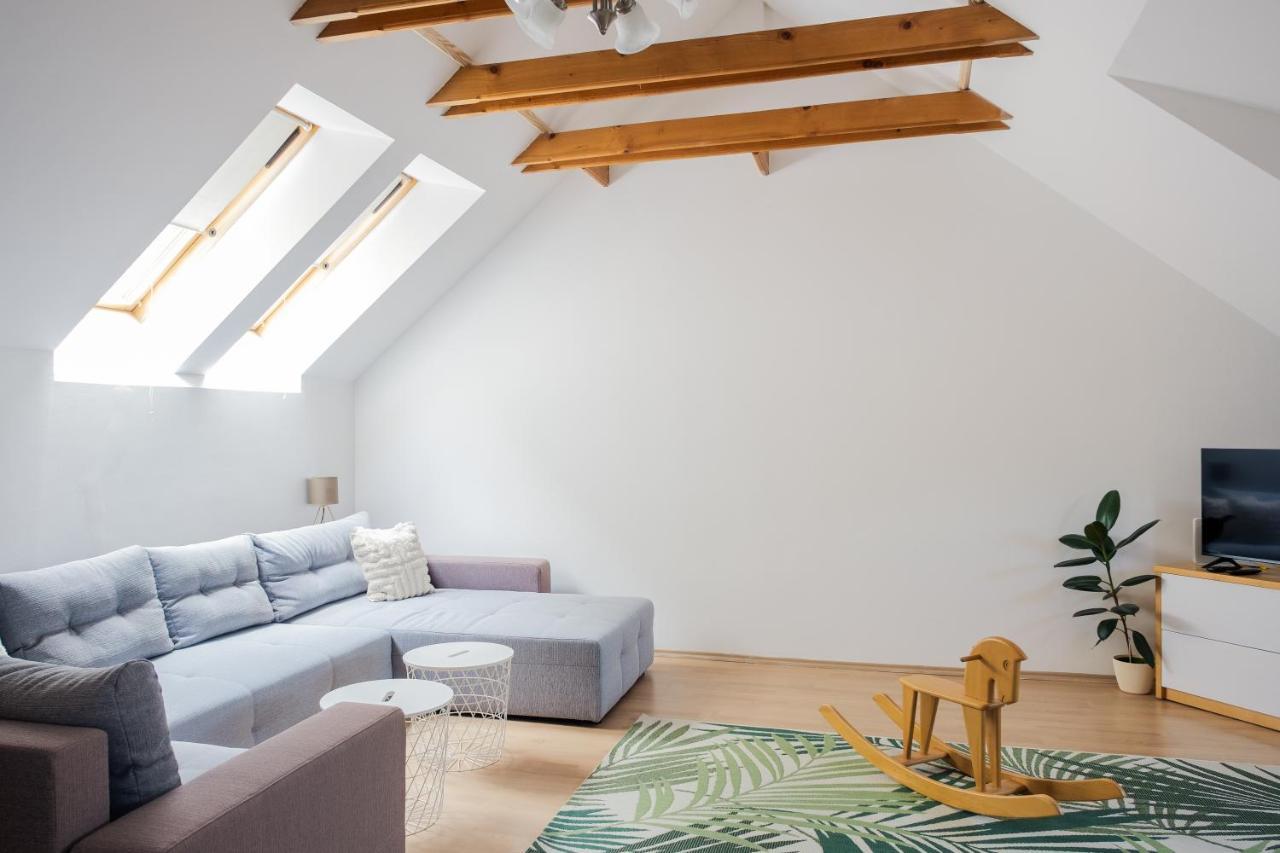 Sziklai Apartman ヴェスプレーム エクステリア 写真