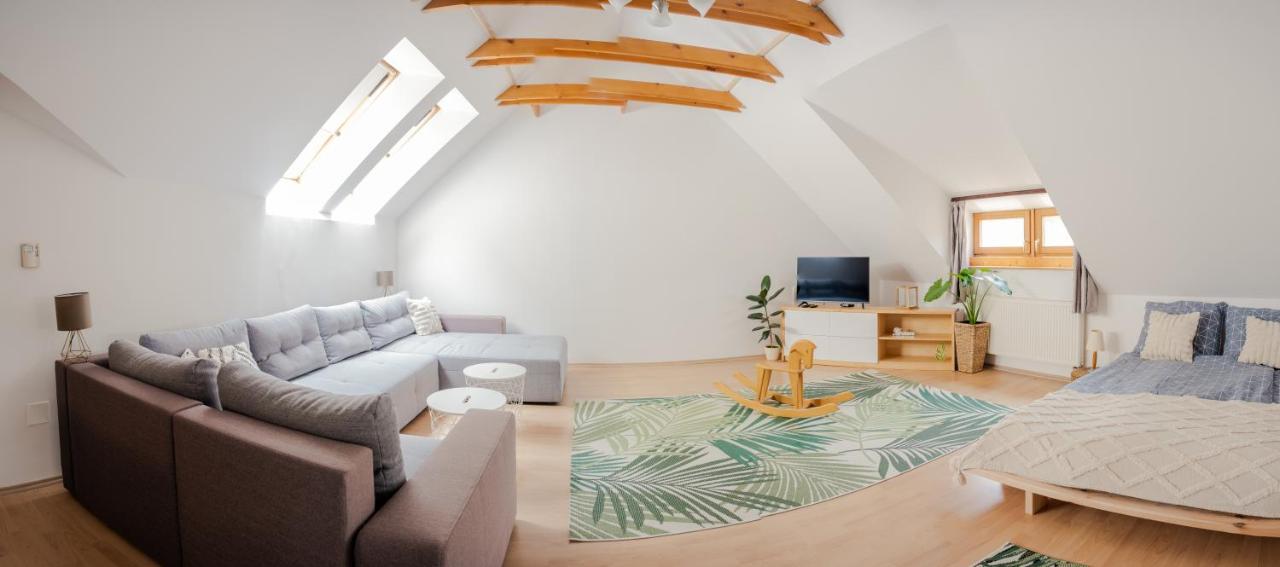 Sziklai Apartman ヴェスプレーム エクステリア 写真